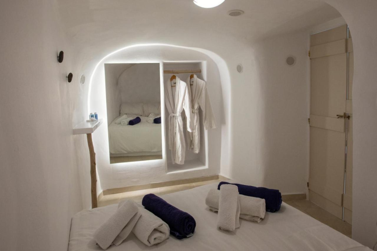 Sunset View Villa Santorini - With Outdoor Jacuzzi Firostefani Exterior photo