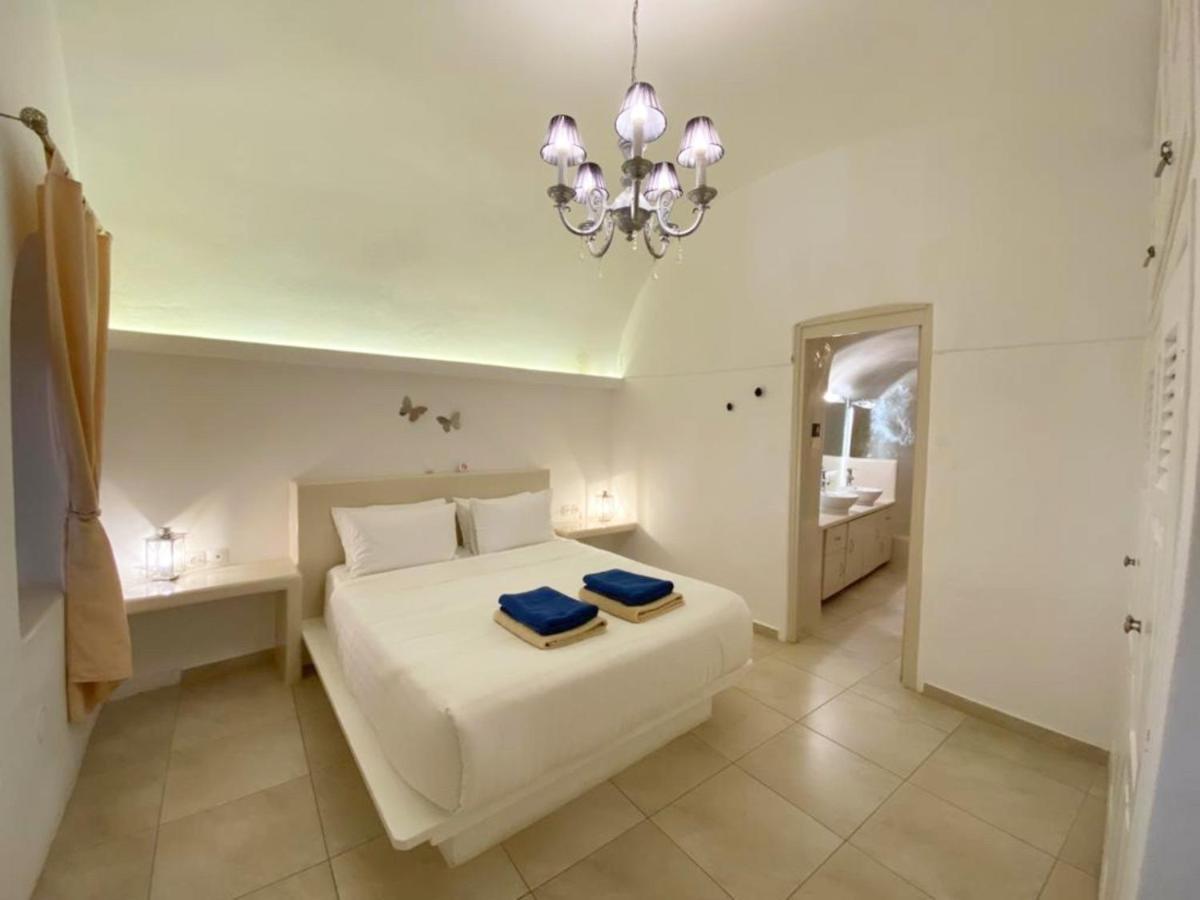 Sunset View Villa Santorini - With Outdoor Jacuzzi Firostefani Exterior photo